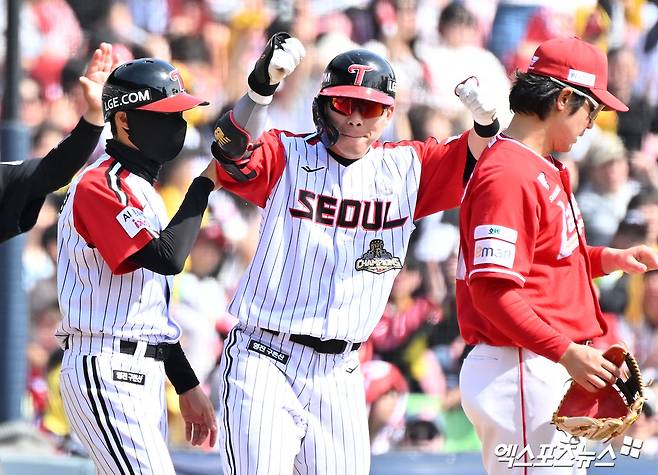 LG 폭주 끝이 없다…SSG 9-1 제압하고 3연전 싹쓸이+7연승 질주→'6이닝 무실점' 톨허스트 시즌 2승 [잠실:스코어]