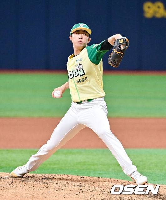 한화는 왜 이런 투수를 포기했나...2차 드래프트 이적생이 다승 1위 실화인가 “팀 연패 끊어서 기쁘다” [오!쎈 고척]