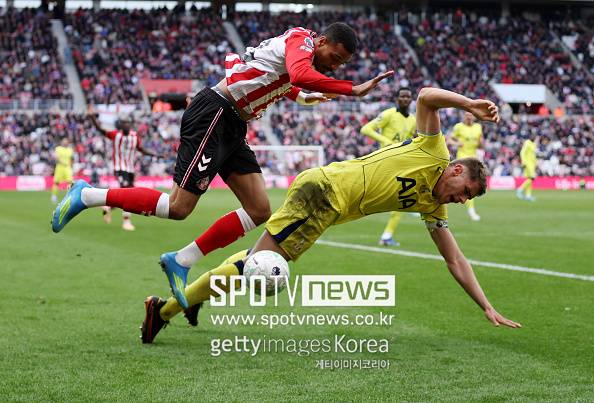 [PL REVIEW] 여러분, 토트넘 진짜 망했습니다...데 제르비 데뷔전서 불운한 실점→선덜랜드에 0-1 패배