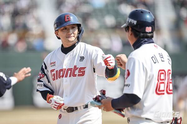 '시범경기 2홈런→1타석 뛰고 2군행' 롯데 만년 유망주 외야수 다시 기회 노리나…2루타 2방으로 3타점 폭발