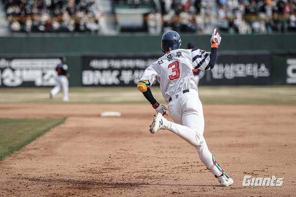 '시범경기 2홈런→1타석 뛰고 2군행' 롯데 만년 유망주 외야수 다시 기회 노리나…2루타 2방으로 3타점 폭발