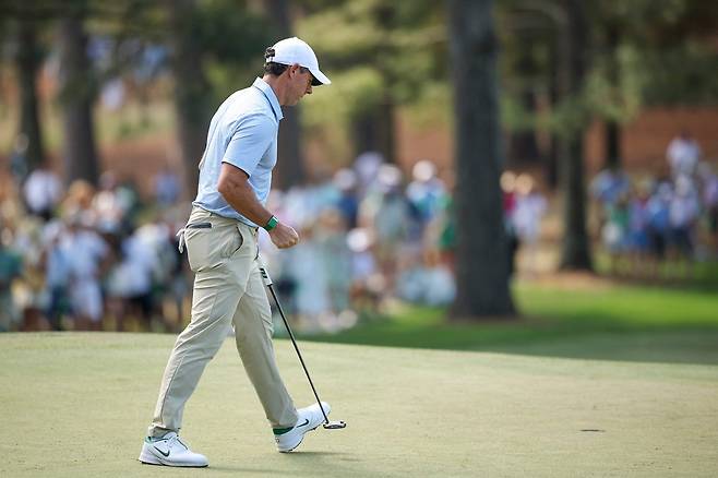 또 ‘승리의 눈물’ 매킬로이…2002년 타이거 이후 없었던 마스터스 백투백, 그가 해냈다