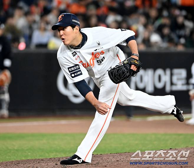 보름 만에 또 9이닝 완봉승, 3경기 2승무패 ERA 0.38, KBO리그엔 이런 투수 안 나오나[민창기의 일본야구]