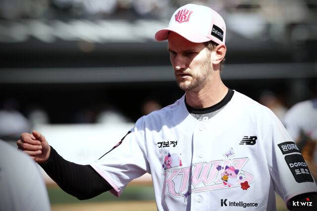 강속구 아닌데 '17이닝 무실점' 폰세급 투구 어떻게 가능했나…