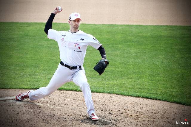 강속구 아닌데 '17이닝 무실점' 폰세급 투구 어떻게 가능했나…