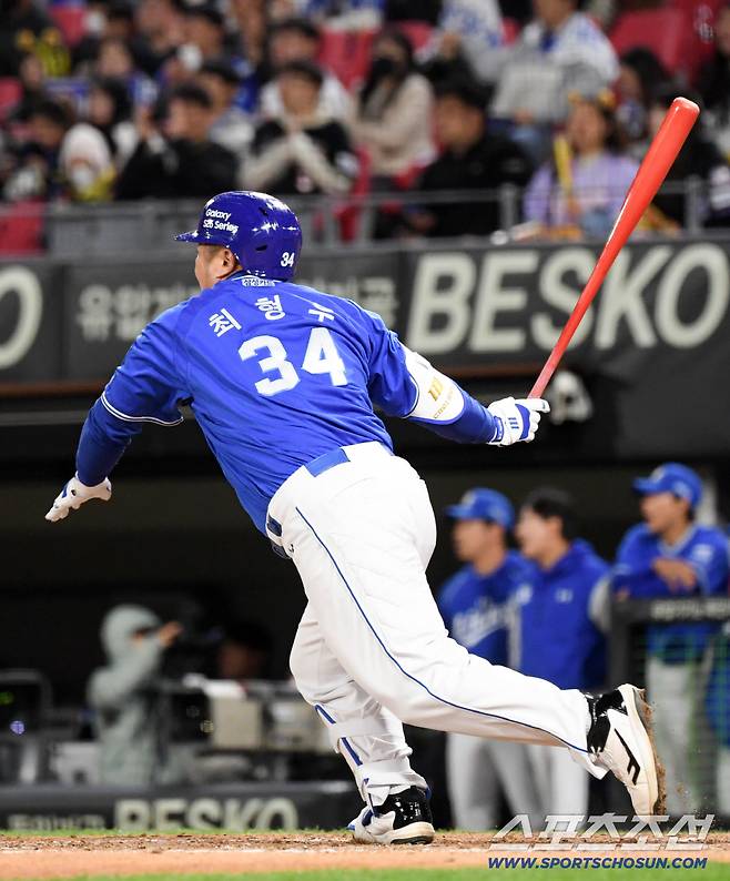 '홈런 배트 무심하게 툭' 최형우 진심에 감동한 박상준, 입고 있는 유니폼은 중요하지 않았다