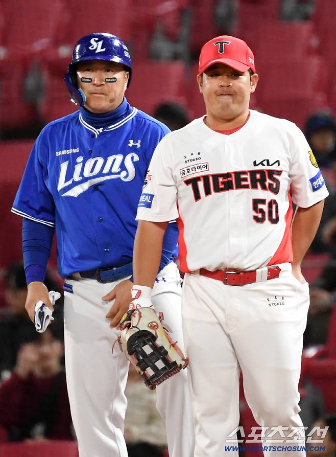 '홈런 배트 무심하게 툭' 최형우 진심에 감동한 박상준, 입고 있는 유니폼은 중요하지 않았다