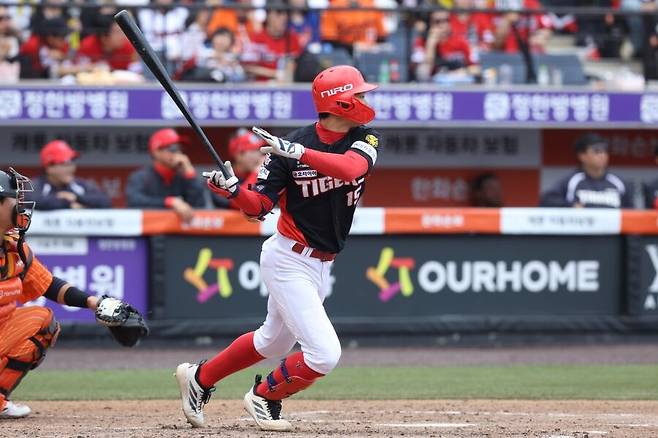 KIA 트레이드 안 해도 되겠네… ‘8푼 타격 잊어라’ 이범호 고민 해결사, 생각보다 가까이 있었네