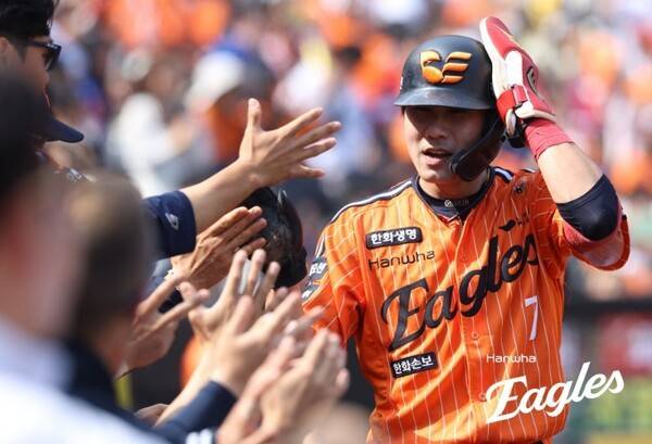 '1군 데뷔 11년 만에 최고' 한화 50억 유격수에게 대체 무슨 일이? 패배에도 빛난 2안타 2득점 활약→월간 타율 0.346 '펄펄'