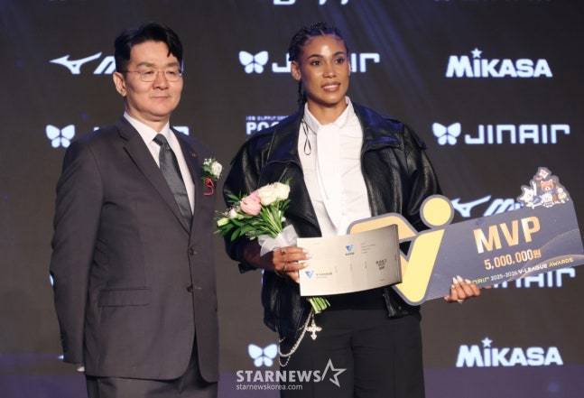 'MVP' 실바, 이영택 감독 '재계약 러브콜'에 신중