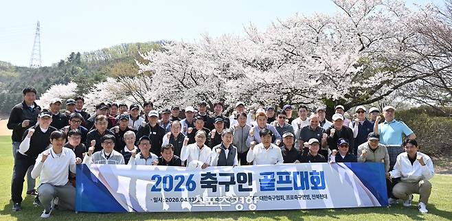 ‘사면초가’ 홍명보호 바라보는 축구인들의 한 목소리 “지금은 응원이 필요합니다”