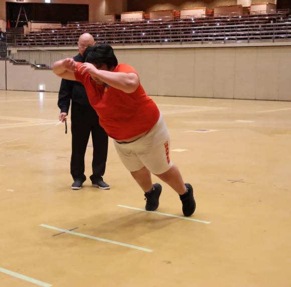 '파격' 프로 입단하려고 64kg 증량→무려 174kg '초대형 거인' 됐다, 심지어 군인 출신인데...