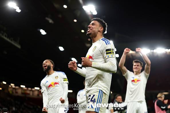 ‘토트넘 어쩌나’ 리즈, 맨유 원정서 2-1 승리..강등권 6점 차