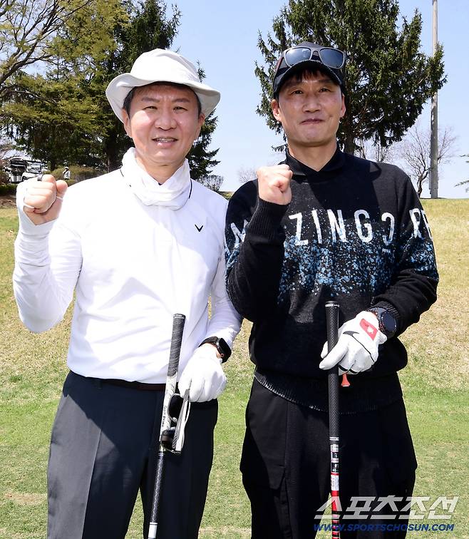 정몽규 회장과 머리 맞댄 이정효