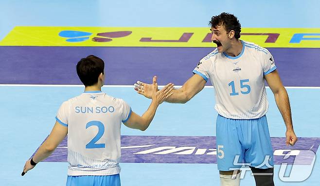 도로공사가 갑자기 버린 김종민 감독…선수들은 잊지 않았다