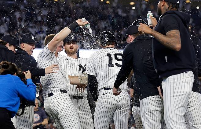‘4-0→4-4→7-4→7-7→8-8→8-10→11-10’…오리무중의 난타전 승부, 결국 양키스가 웃었다, 9회말 ‘끝내기 폭투’로 5연패 탈출