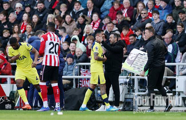 '눈물 펑펑' 캡틴 부상 정말 심각했구나...깁스하고 절뚝이는 로메로 포착→시즌 아웃에 토트넘 초비상