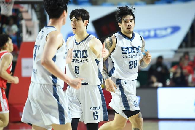 '이정현 22득점 폭발' 소노 대역전극, SK에 6강 PO 2연승... '4강 100% 확률' 잡았다 [잠실 현장리뷰]
