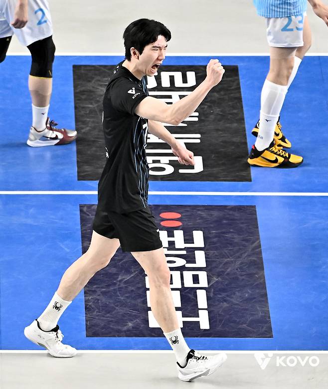 영입하려면 최대 24억에 보상 선수까지…‘최고’ 연봉 예약? 남자부 FA ‘최대어’ 단연 허수봉, 거취에 촉각