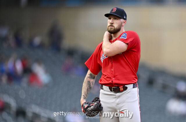 '안타-볼넷-볼넷-안타-2루타-홈런-땅볼-뜬공-홈런' 1⅔이닝 11실점이라니, 18승 엘리트 투수의 역대급 수모