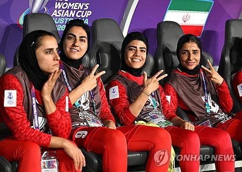 '호주 망명' 이란 女 대표팀 주장, 가족들과 길바닥에 나앉을 뻔…재산 압류 당해→망명 철회자에 한해 '이란 정권 뒤늦게 반환'