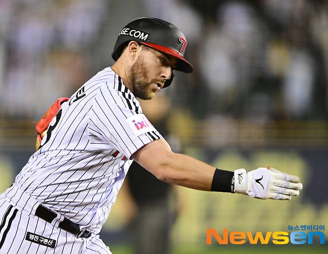 ‘송승기 호투+오스틴 결승포’ LG, 롯데 꺾고 7년만의 8연승 질주