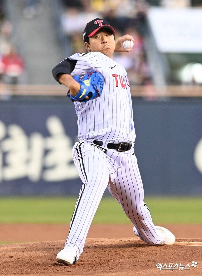 '0.59' 이건 선동열 '방어율'이잖아!…LG 국대 좌완, '엘롯라시코' 6이닝 무실점 쾌투→시즌 2승은 무산 [잠실 현장]