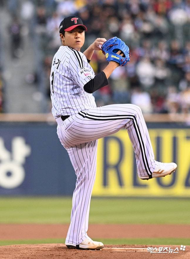 '0.59' 이건 선동열 '방어율'이잖아!…LG 국대 좌완, '엘롯라시코' 6이닝 무실점 쾌투→시즌 2승은 무산 [잠실 현장]