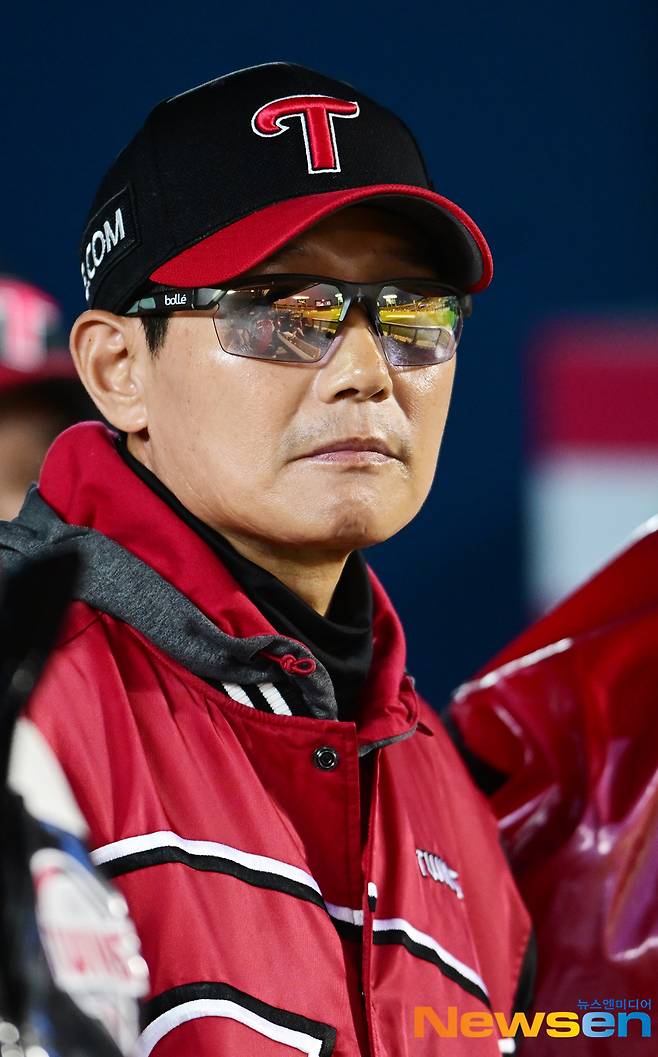 파죽의 8연승 LG, 염경엽 감독 “국내 1선발 송승기, 완벽한 피칭..오스틴이 타선 이끌어”