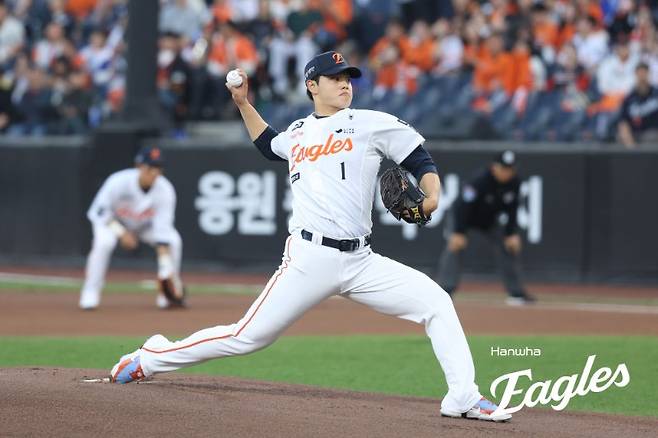 한화, 1만7000명 꽉 찼는데 '4사구 18개 신기록'…믿을 수 없는 0:5→5:6 역전패+4연패, 삼성은 기적의 4연승 [대전:스코어]