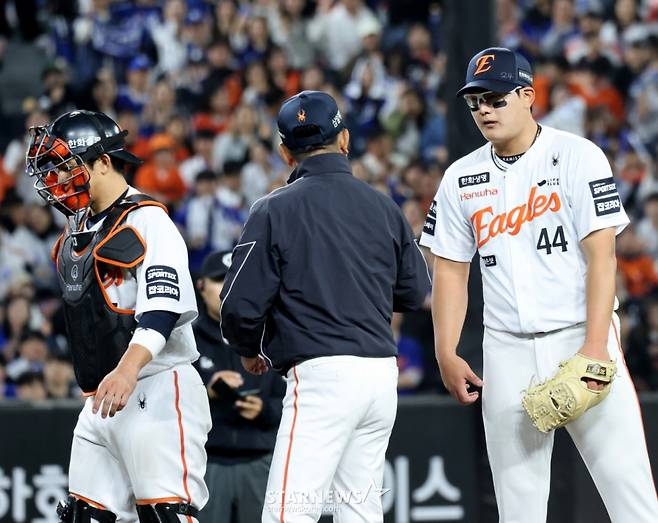 '이런 공짜 승리가 있나' 삼성, '18사사구' 자멸한 한화 꺾고 4연승→단독 2위 도약 [대전 현장리뷰]