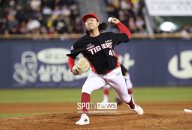 “밥 먹을 자격도 없다” 그랬는데, KIA를 먹여 살리네… 이범호 영입 요청 적중했나