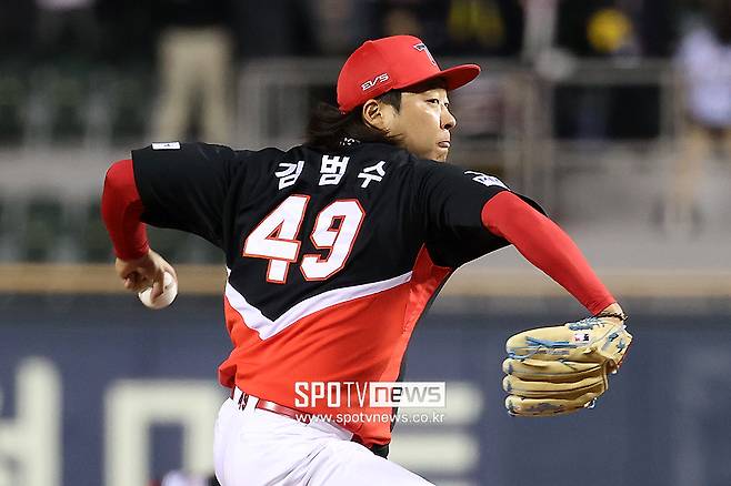 “밥 먹을 자격도 없다” 그랬는데, KIA를 먹여 살리네… 이범호 영입 요청 적중했나