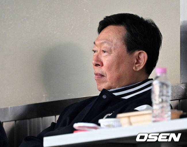 회장님 응원 왔는데…다이빙캐치-레이저 홈송구 환상적이었지만, '1할8푼' 득점권 방망이가 속 터지네