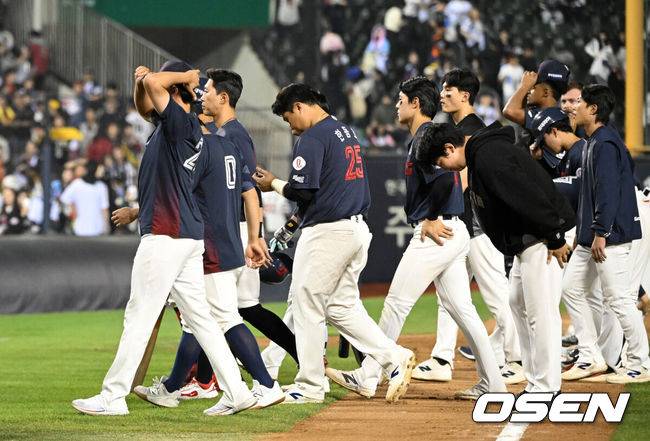 회장님 응원 왔는데…다이빙캐치-레이저 홈송구 환상적이었지만, '1할8푼' 득점권 방망이가 속 터지네