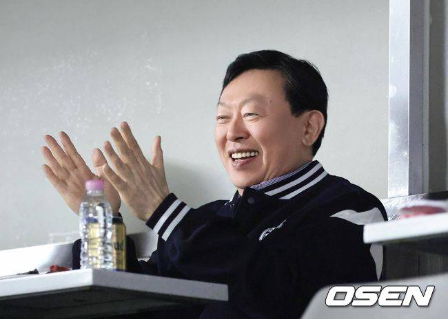 회장님 응원 왔는데…다이빙캐치-레이저 홈송구 환상적이었지만, '1할8푼' 득점권 방망이가 속 터지네