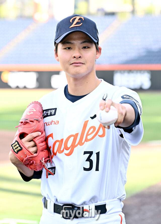 '손아섭 내줬다' ERA 7점대인데 한화는 왜 데려왔나…군필 좌완 일낸다, 152억 포수에 선전포고