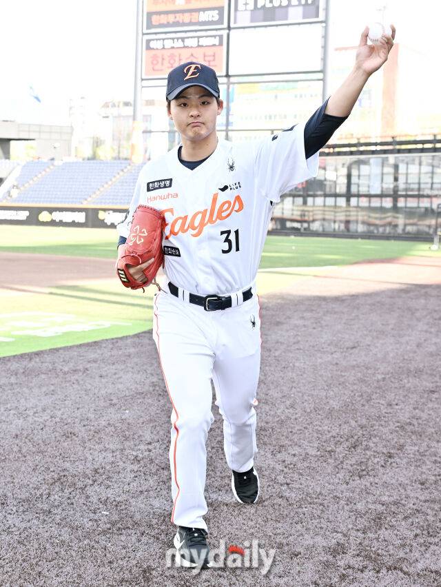 '손아섭 내줬다' ERA 7점대인데 한화는 왜 데려왔나…군필 좌완 일낸다, 152억 포수에 선전포고