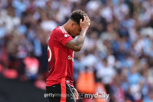 '주급 5억→3억' 대폭 삭감 조건 받아들일 수 있을까…맨체스터 유나이티드 잠시 떠난 문제아, 친정팀 이적설 떴다