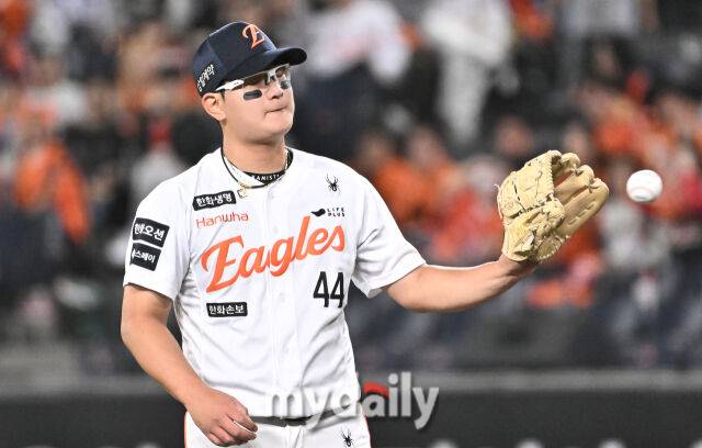 이거 진짜야? '한화 팬들 한탄' 김서현 진짜 어떡하나, 볼넷-볼넷-볼넷-폭투-볼넷-사구-볼넷-볼넷…ERA 9.00 폭등