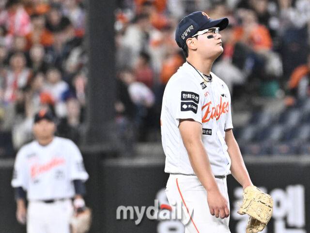 이거 진짜야? '한화 팬들 한탄' 김서현 진짜 어떡하나, 볼넷-볼넷-볼넷-폭투-볼넷-사구-볼넷-볼넷…ERA 9.00 폭등