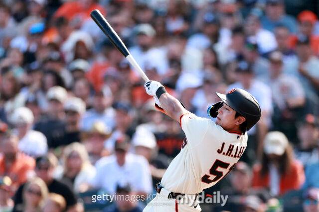 이정후 1669억 받고 타율 0.185 주춤, 구단은 왜 걱정하지 않나?…타격 코치가 메커니즘을 말하다