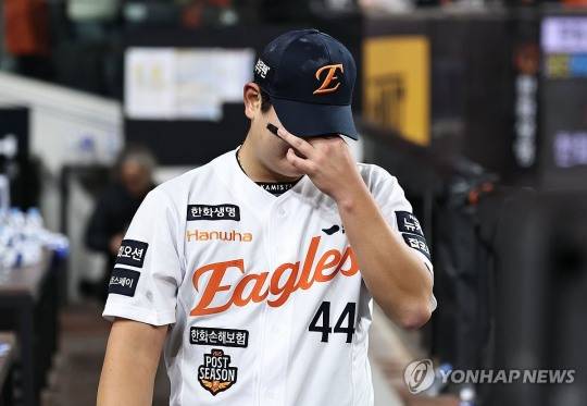 '살다 살다 이런 마무리 투수와 감독-투코는 처음!'...4사구 7개에 밀어내기 4실점 김서현보다 더 큰 문제는 김경문, 양상문의 '방치'