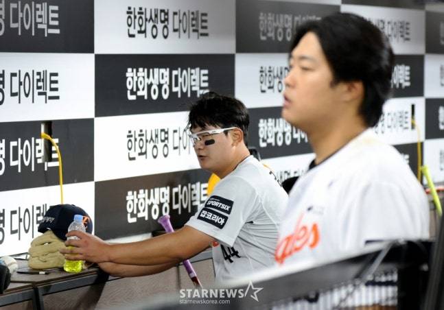 대체 왜? '8회 초토화' 김서현을 또 9회에... 이러면 한화 팬들은 뭐가 되나, 김경문의 '엇나간 뚝심'