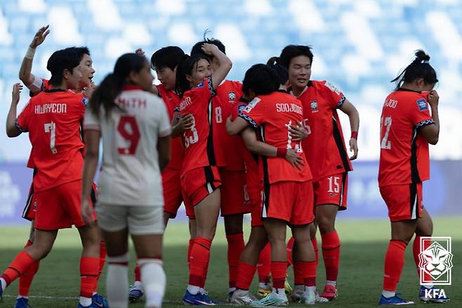 '안타깝다' 韓 여자 축구, '10명 싸운' 캐나다에 1-3 패…FIFA 시리즈 2연패