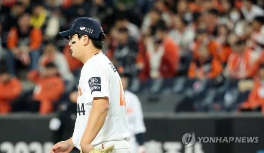 '5-0 리드가 한순간에' 한화, 마무리 김서현 8·9회 연속 붕괴에 역전패...4사구 18개 KBO 불명예 신기록