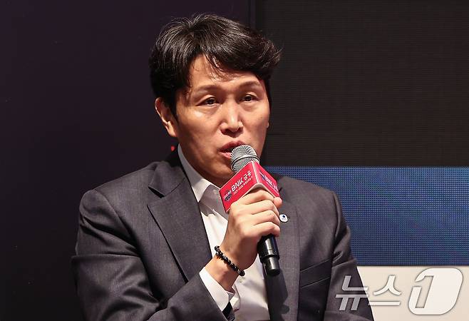 우리은행, 새 사령탑에 전주원 전격 발탁…위성우 시대 막 내려