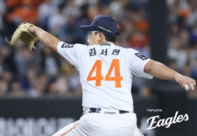 “감싸주는 것도 한계가 있다” 보살 한화팬, 참았던 분노 터졌다···삼성전 18사사구 역전패에 ‘울분’