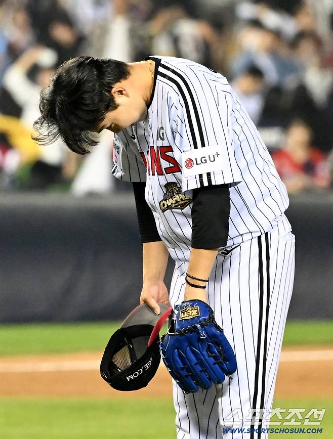 '도망 안 갔다, 한복판 꽂았다' 9회 2사 1,3루 유강남 얼린 유영찬 배짱...8연속 세이브 [잠실 현장]