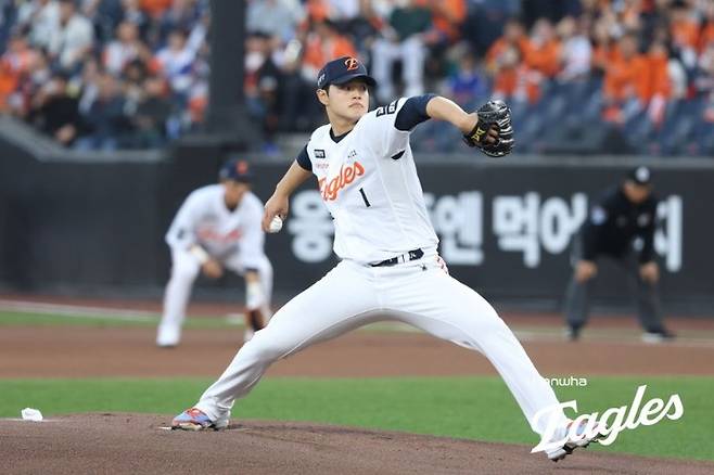 '4사구 18개' 자멸한 마운드…한화, '36년' 만에 불명예 쓰며 삼성에 역전패